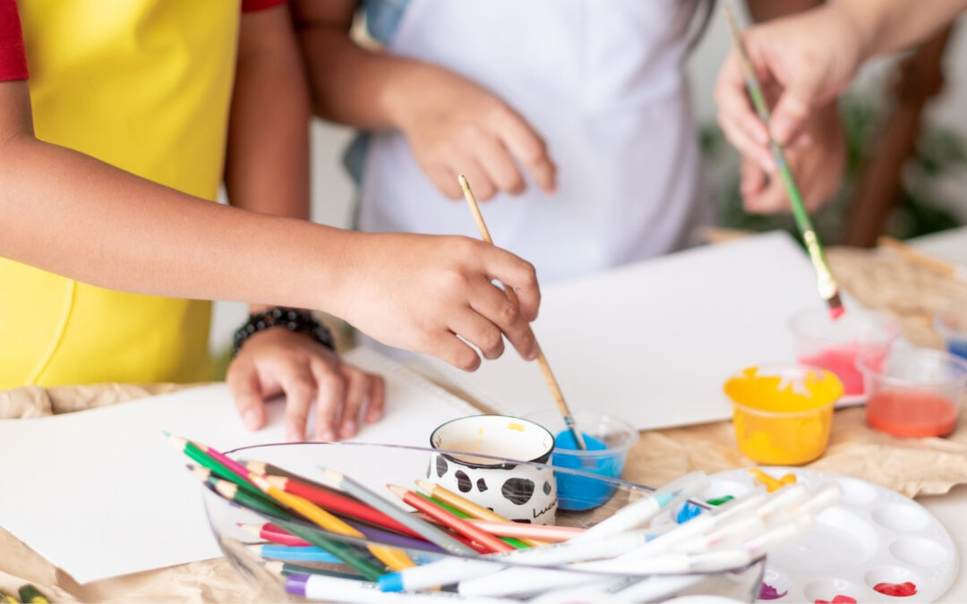 Espacio creativo Madaai. Taller de dibujo y pintura. Adultos / Infantil